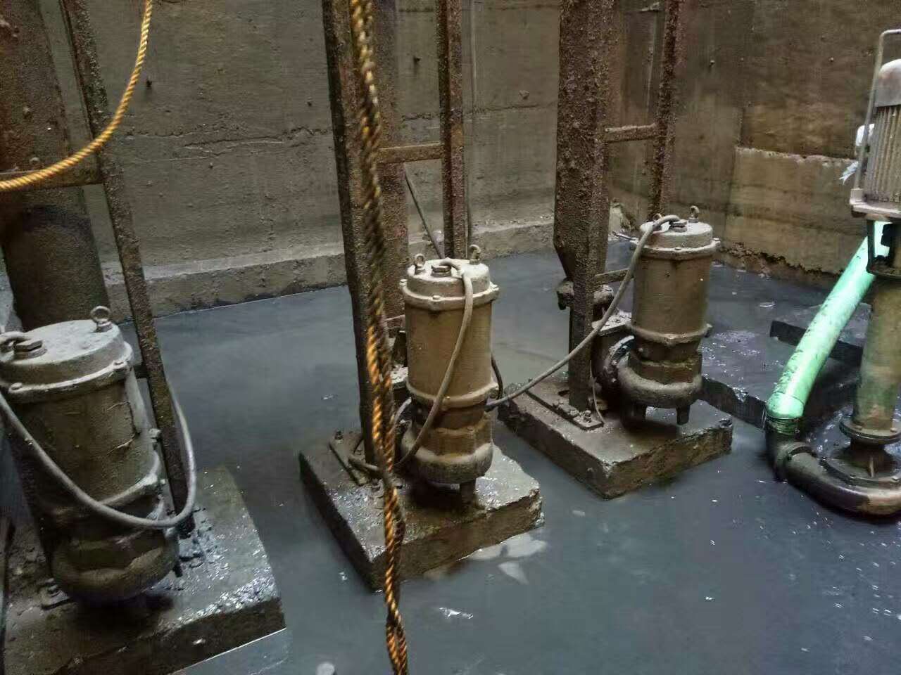 鄢陵污水池清理