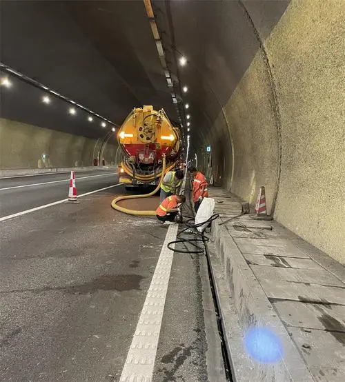 鄢陵隧道排水渠清淤